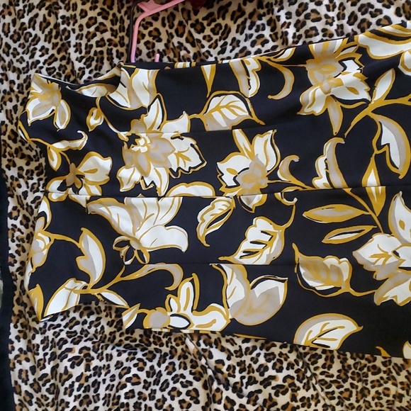 Black & Gold floral dress - Picture 6 of 12